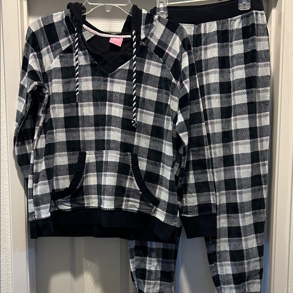 Jenni Other - Jenni Black and White Plaid Women's Pajama Set